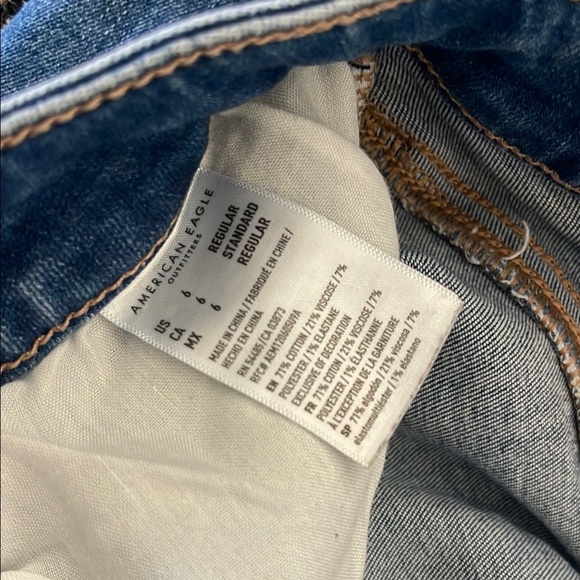 AE Distressed Blue Jeans - Picture 5 of 6